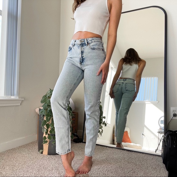 BDG Mom High Rise Jeans - Light Wash - Picture 3 of 5
